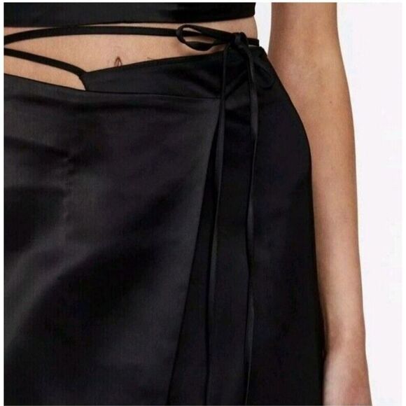 NWT Bardot Women's Montana Midi Wrap Skirt Size Medium - Picture 2 of 8